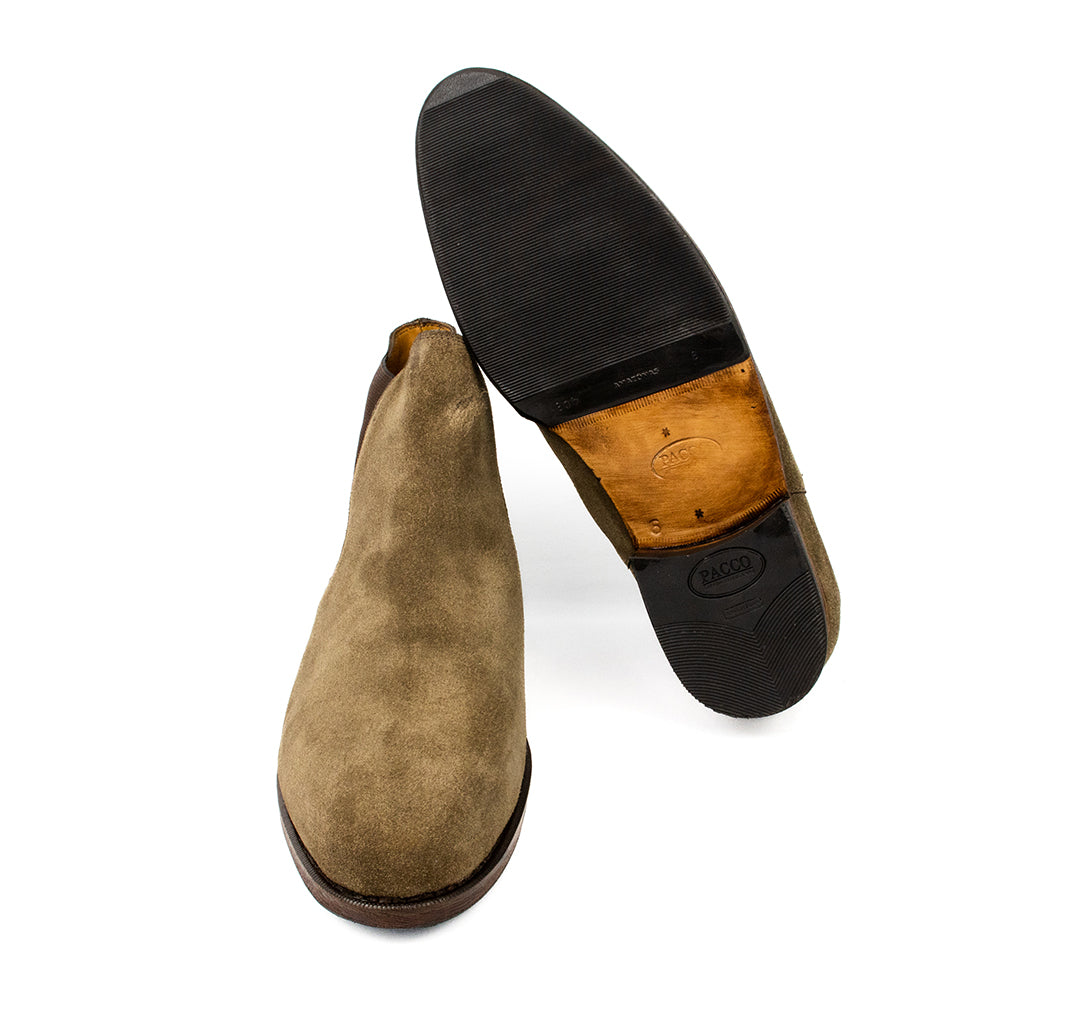 Bota Chelsea Paul em camurça cor cinza rato
