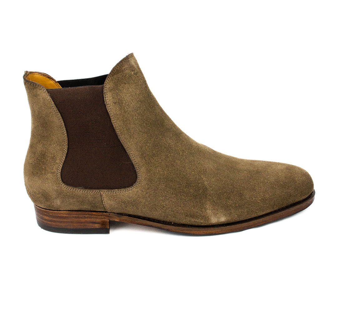 Bota Chelsea Paul em camurça cor cinza rato