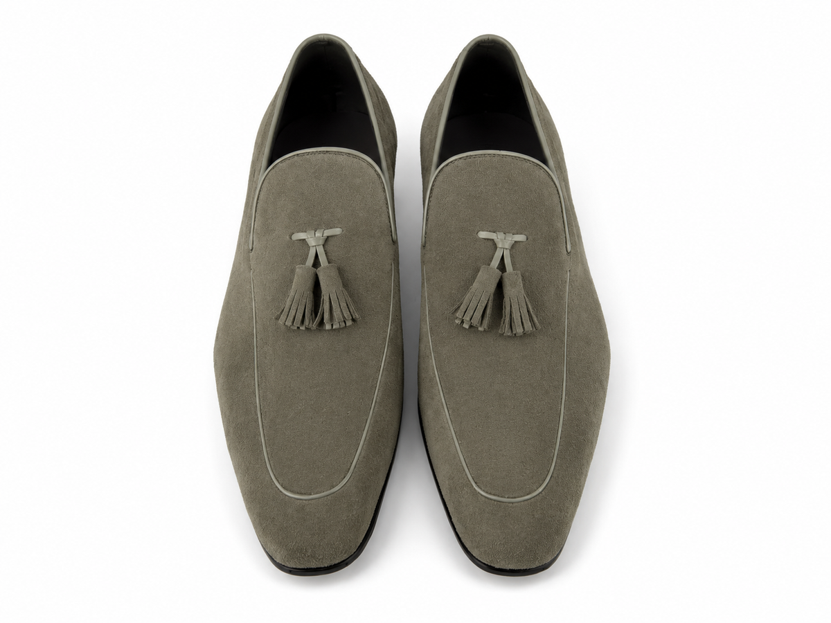 ÚLTIMO PAR TAMANHO 40 Tassel Loafer em camurça - cor cinza ELEFANTE