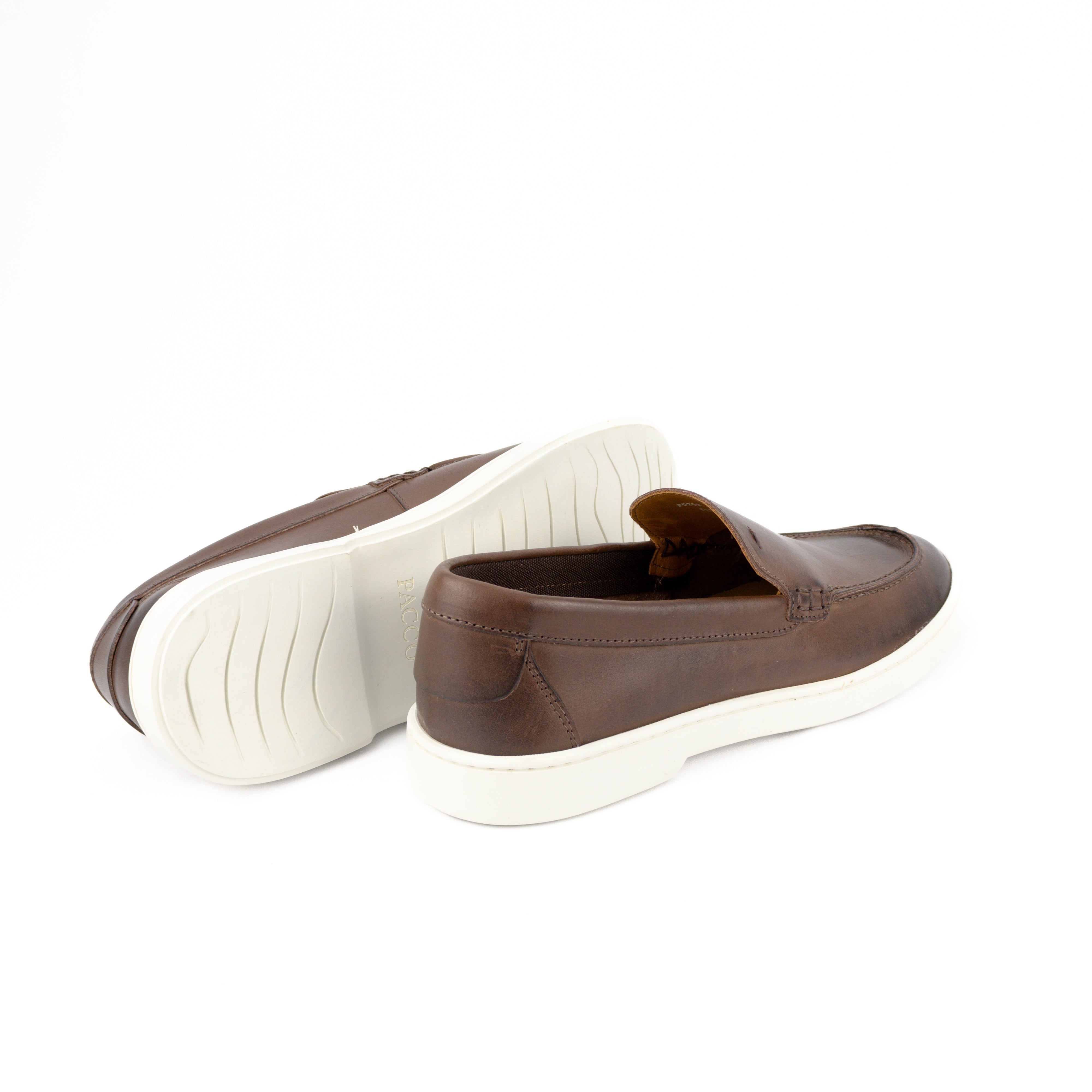 Sapato esportivo estilo italiano em couro vintage cor mahogany