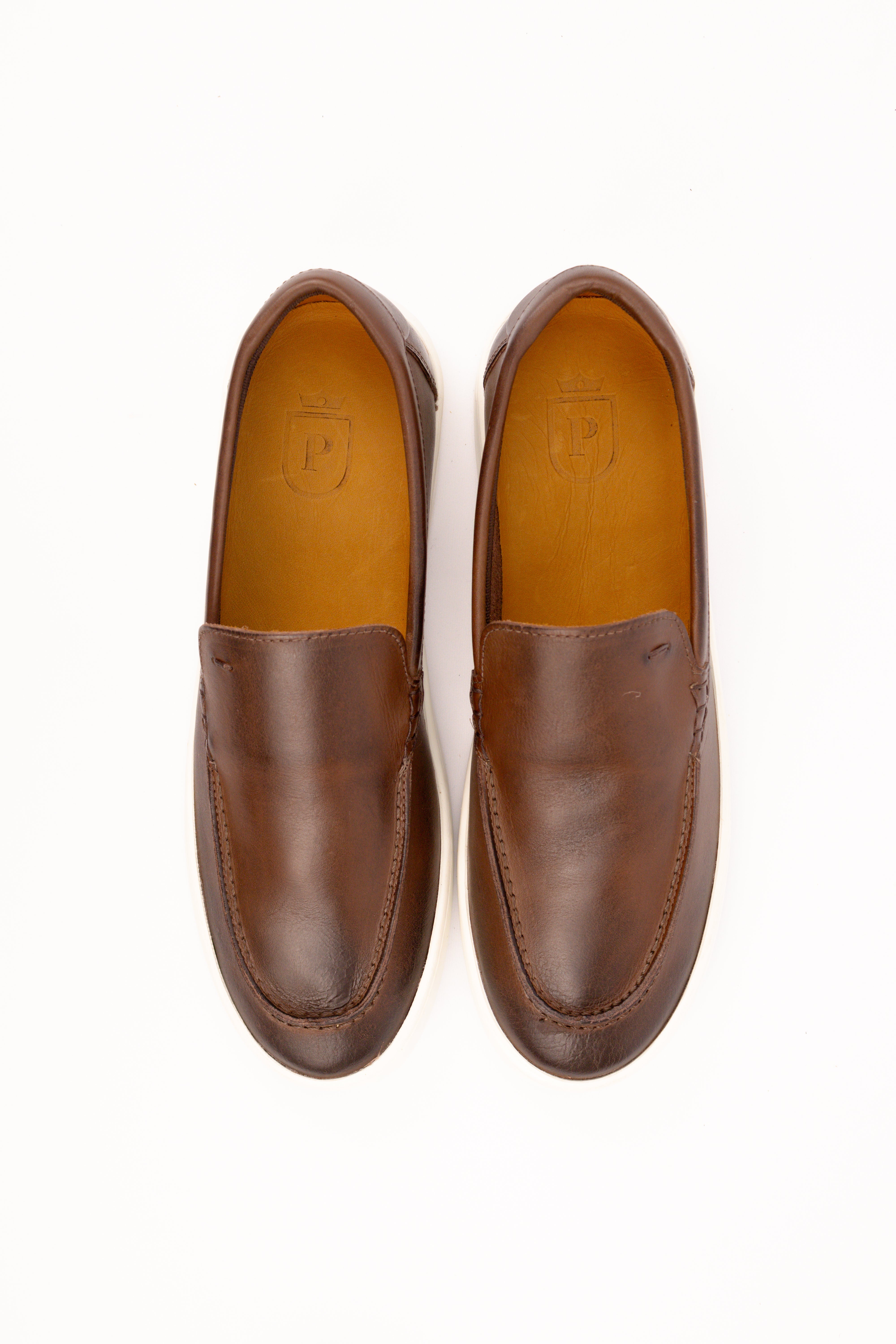 Sapato esportivo estilo italiano em couro vintage cor mahogany