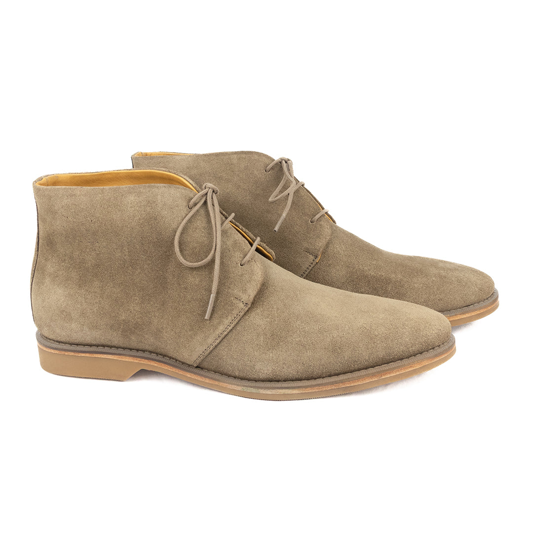 Bota Chukka Liverpool em camurça suede cor cinza rato