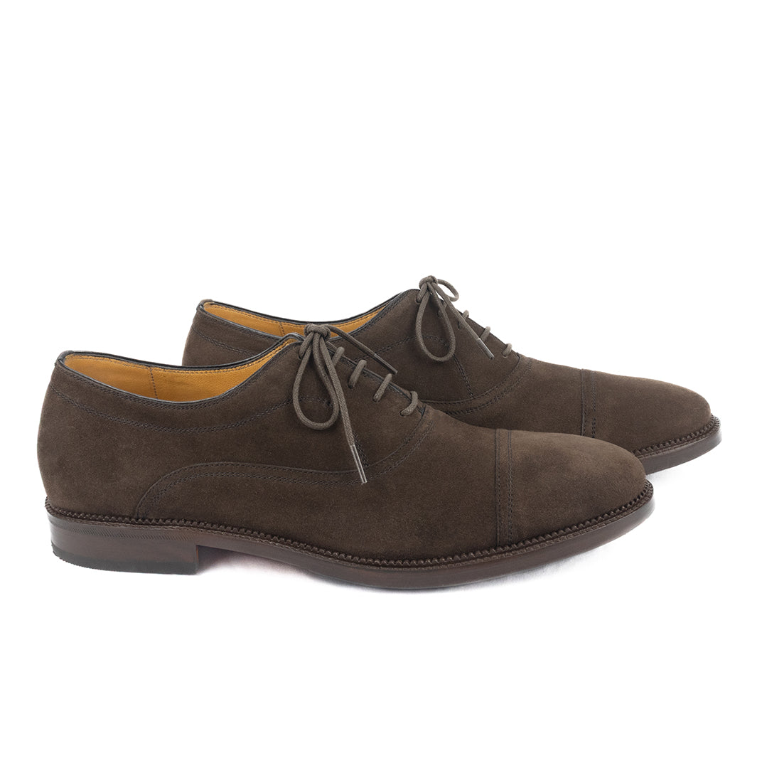 Oxford Cap Toe Ronald em camurça marrom café