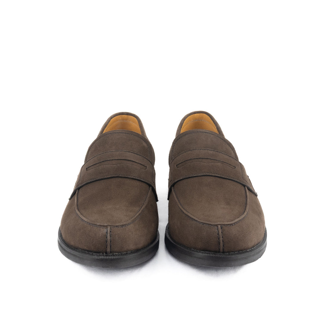 Clássico Loafer Leon em camurça marrom café