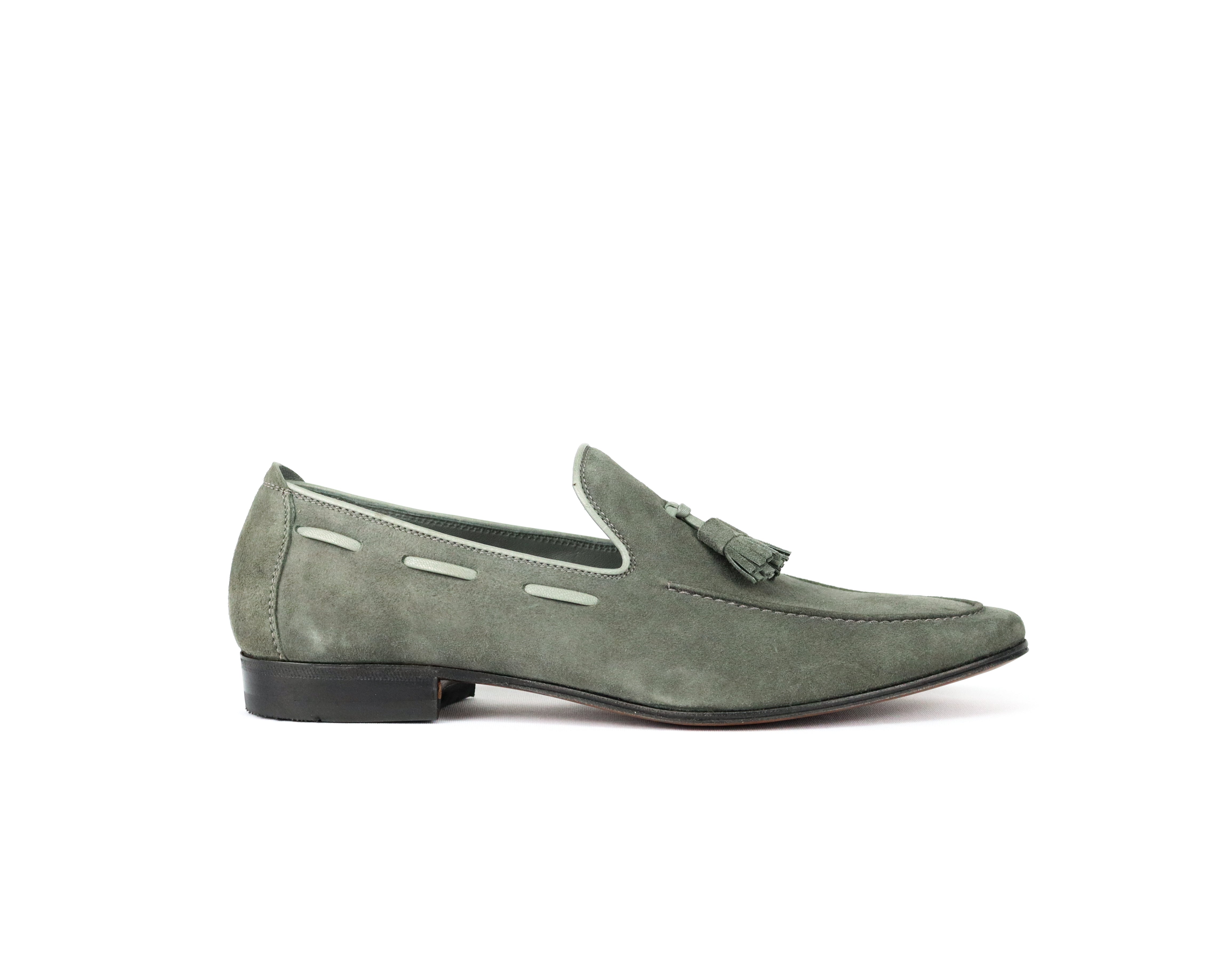 ÚLTIMOS PARES Tassel Loafer Martino em camurça cor cinza grafite