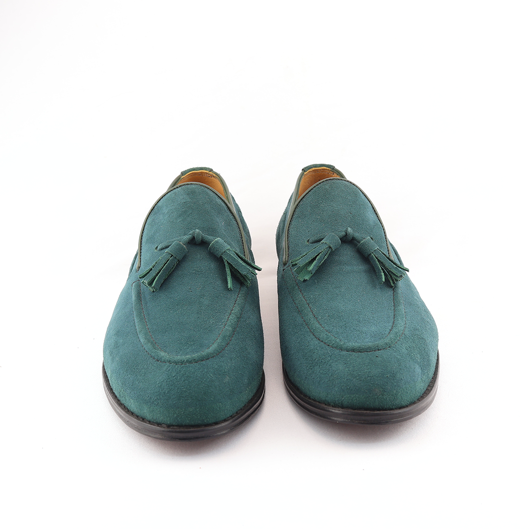 ÚLTIMO PAR TAMANHO 40.5 Tassel Loafer em camurça  - cor Verde