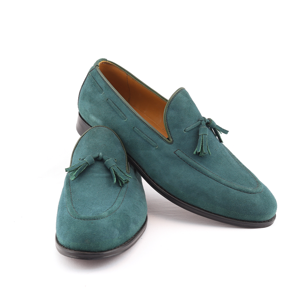 ÚLTIMO PAR TAMANHO 40.5 Tassel Loafer em camurça  - cor Verde