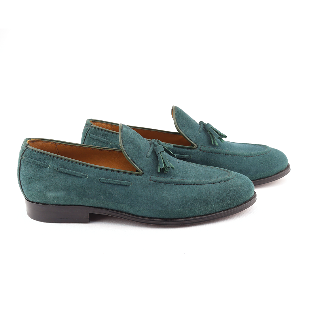 ÚLTIMO PAR TAMANHO 40.5 Tassel Loafer em camurça  - cor Verde