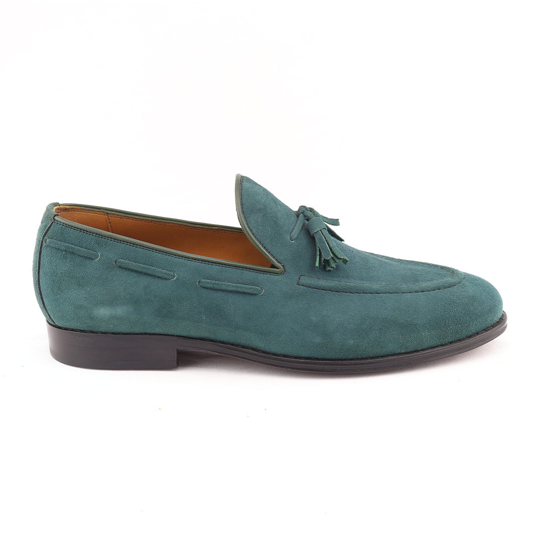 ÚLTIMO PAR TAMANHO 40.5 Tassel Loafer em camurça  - cor Verde