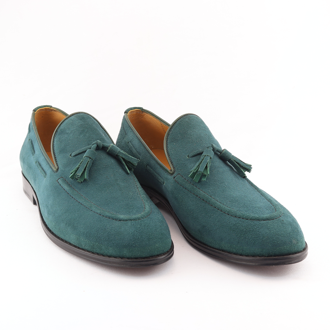 ÚLTIMO PAR TAMANHO 40.5 Tassel Loafer em camurça  - cor Verde