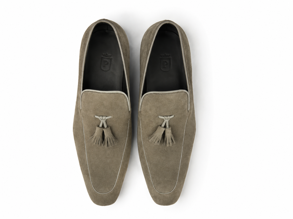 ÚLTIMO PAR TAMANHO 40 Tassel Loafer em camurça - cor cinza ELEFANTE