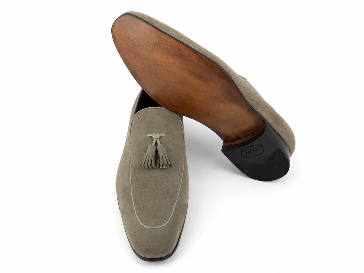 ÚLTIMO PAR TAMANHO 40 Tassel Loafer em camurça - cor cinza ELEFANTE