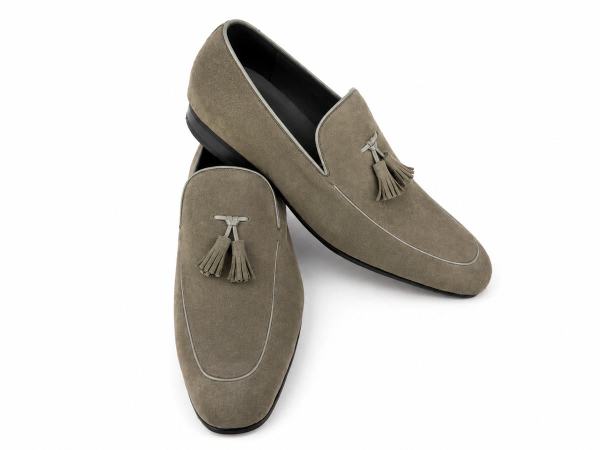 ÚLTIMO PAR TAMANHO 40 Tassel Loafer em camurça - cor cinza ELEFANTE