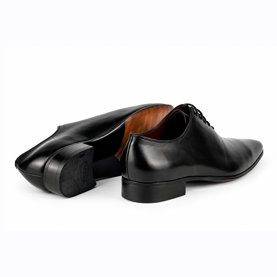 ÚLTIMO PAR TAMANHO 40 – Oxford Wholecut Bico Fino em Cromo Alemão cor Preto