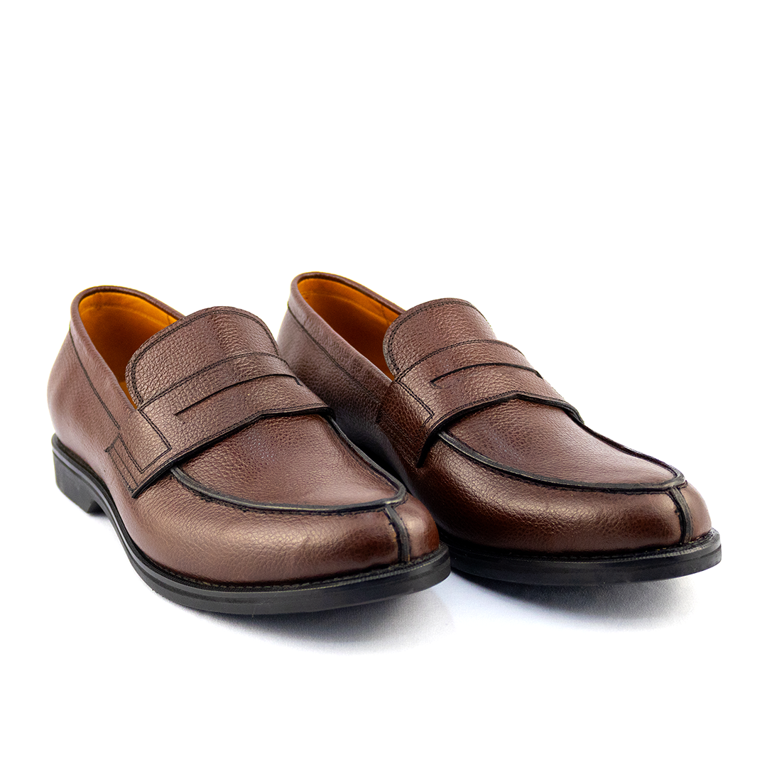 León Loafer in Grained Leather - in the beautiful Pinhão color