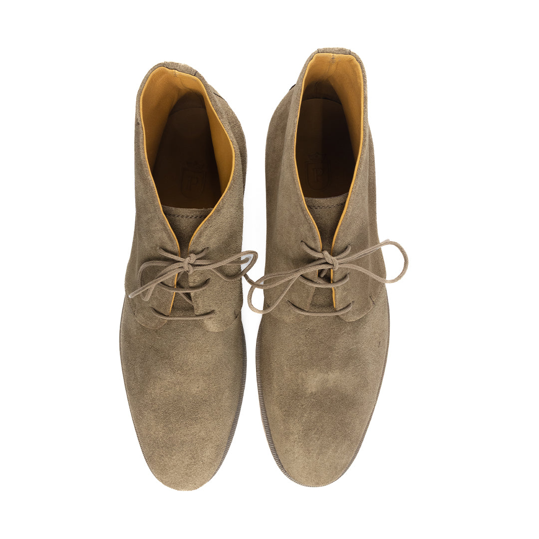 Bota Chukka Liverpool em camurça suede cor cinza rato