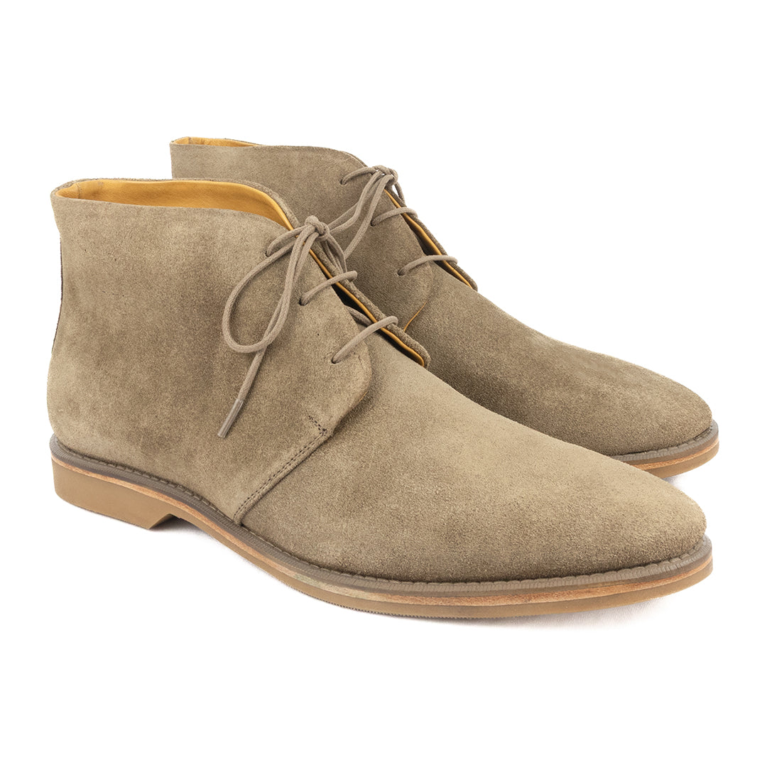 Bota Chukka Liverpool em camurça suede cor cinza rato