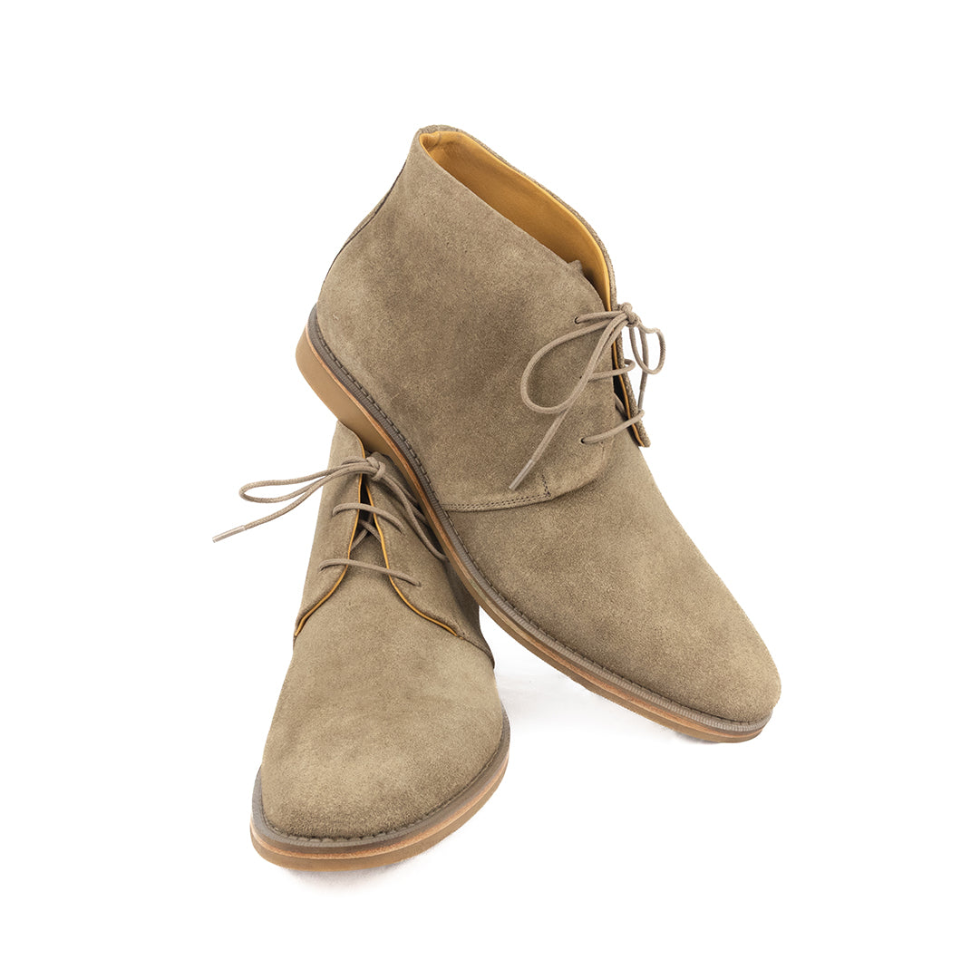 Bota Chukka Liverpool em camurça suede cor cinza rato